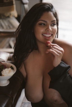 Busty Latina Porn Pics